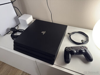 Playstation 4 Pro 1TB - 2