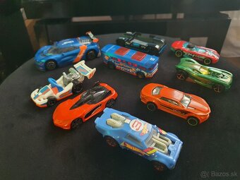 Auta hot wheels a ine hračky - 2