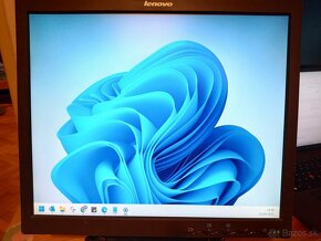 Predam 2 ks 17" LCD monitor Lenovo - 2