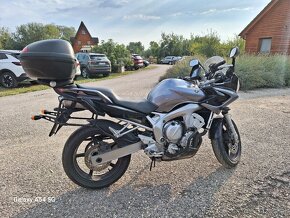 YAMAHA FAZER 600 - 2