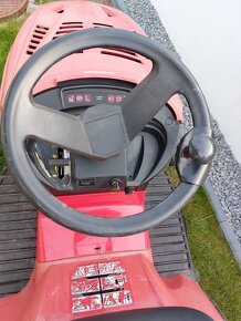 Predám záhradna Traktorová kosačka 102cm - 2