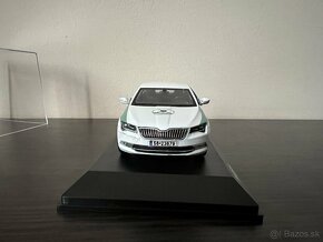 Skoda Superb III 1:43 Vojenska Policia SR - 2