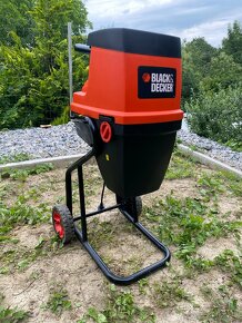 Black&Decker Elektrický drvič štiepkovač konárov GS2400 - 2