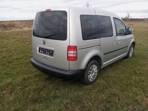 Caddy 1.6tdi, 5mist, 11/13, servisní knížka, navigace - 2