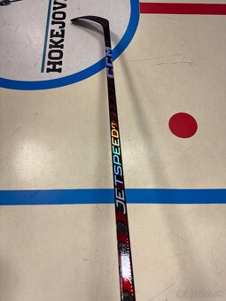 UPLNE NOVA PROFI HOKEJKA CCM JETSPEED FT5 PRO PRAVACKA 65F - 2