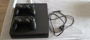 Predám plne funkčné Playstation 4 slim  500GB - 2