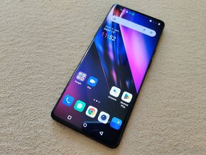 Oneplus 8 Pro.  8gb+3gb/128gb.  Šedá metalíza. - 2