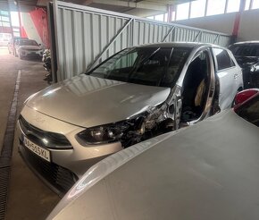 Kia Ceed 1.5i SK ŠPZ havarované - 2