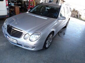 Mercedes Benz e320 - 2