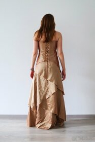 Zlaté medené plesové šaty - 2