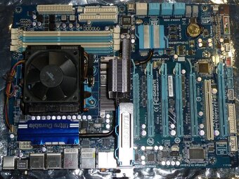 Základná doska GIGABYTE GA-890FXA-UD7 + Phenom II X6 1075T - 2