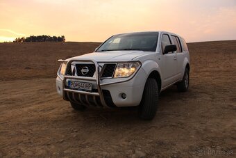 Nissan Pathfinder - 2