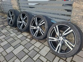 Volvo XC90 r-design 275/35 R22 Originál disky. - 2