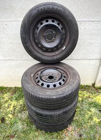 Predám disky s letnými pneumatikami 195/65r 15 stav ako nové - 2