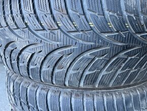 Predám zimnépneu 215/60R16 Nokian - 2