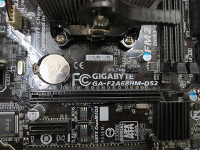 zákl. doska Gigabyte GA-F2A68HM-DS2 + AMD A10-7860K - 2