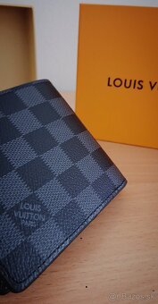 • Peňaženka značky Louis Vuitton • - 2