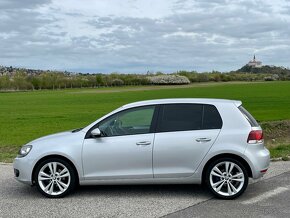 VOLKSWAGEN GOLF 6 1,6 tdi 77 kw HIGHLINE TOP STAV - 2