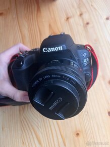 Canon EOS 200D - 2