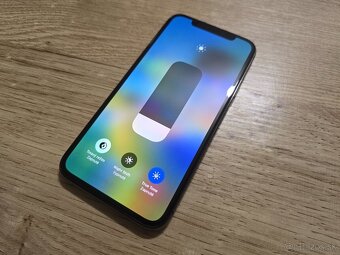 Iphone x 256gb v top stave ma len velmi jemne znamky pouziva - 2