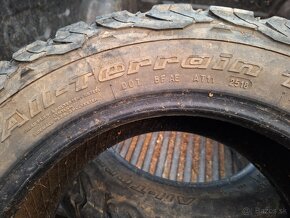 gumy allterrain  215/65r16 - 2