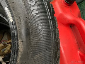 Predám zimné pneu 225/65 R17 - 2