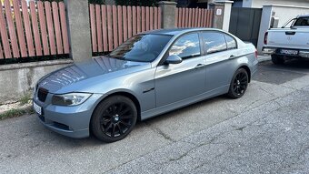 BMW E90 320i - 2