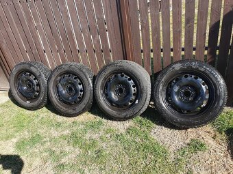 Predám zimné pneu R15 185/60 rozteč 5x100 - 2