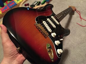 Fender stratocaster - 2