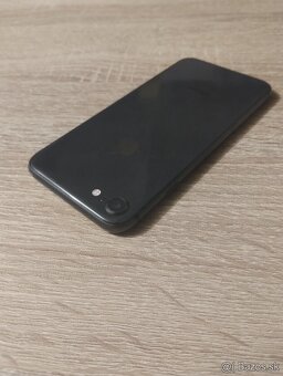 iPhone 8 / 256GB čierny pekný stav - 2