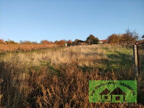 Pozemok o rozlohe 1200m2 s veľmi pekným výhľadom na Levice. - 2