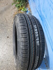 Kumho Ecowing ES01 185/60 R15 84H - 2