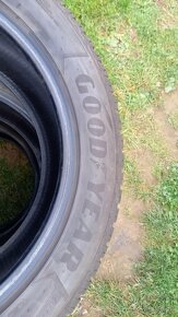 285/45R20. 112V  Goodyear zimné - 2