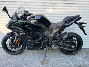 Kawasaki Ninja 1100SX - 2