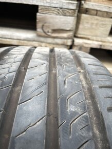 Predám dve pneu 225/45 r17 - 2