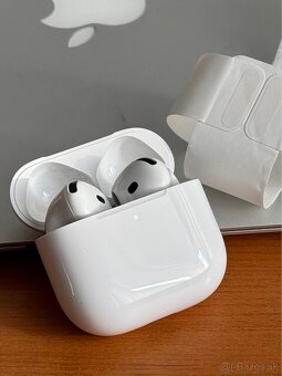 Apple AirPods 4 - nové, rok záruka - 2