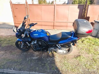 YAMAHA FZS 600 FAZER - 2