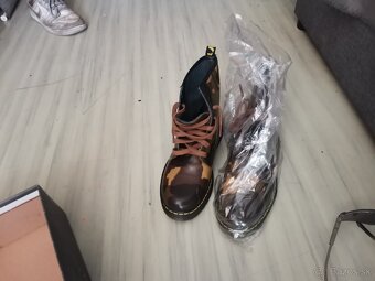 Darujem topánky podobne Dr. Martens - 2