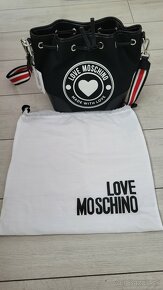 Love Moschino kabelka s visackou - 2