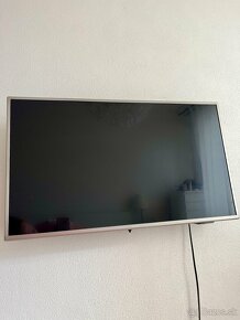 Smart TV Philips Ambilight 32” 32PFS6906 + držiak na TV - 2