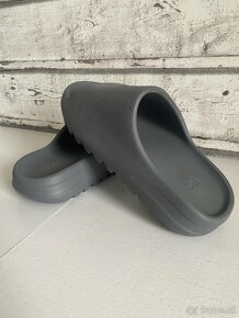 Yeezy slide - 2