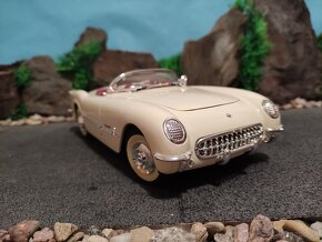 Prodám model 1:18 Chevrolet corvette 1954 - 2