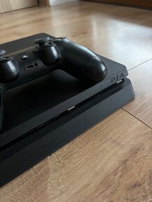 Playstation 4 slim 1T v stave ako nový - 2