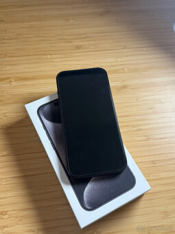 iPhone 15 Pro 128GB Black Titanium v top stave - 2