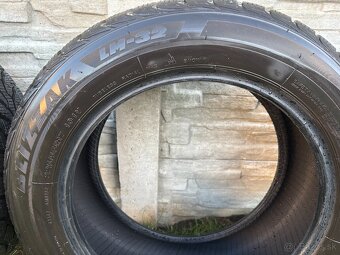 Zimné pneumatiky BRIDGESTONE BLIZZAK LM-32 225/55 R17 - 2