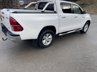 Toyota Hilux 2,4 - 2