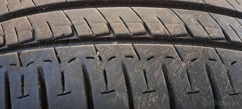 Predám 4ks slušné letné 215/70r15C Michelin na dodávku - 2