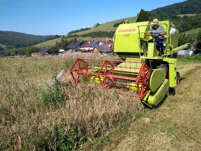 Claas compact 30 s drvičom slamy - 2