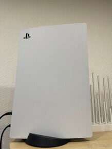 PS5 s mechanikou a príslušenstvom - 2