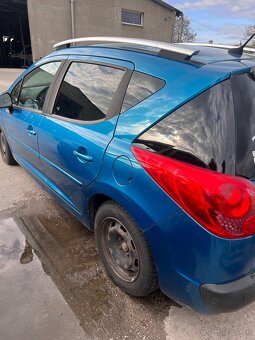 Predám náhradné diely na Peugeot 207 1,6benzin - 2